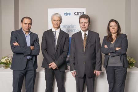 Signataires du partenariat de recherche entre la RIVP et le CSTB